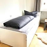 Crown Living Design Maeder - Ideal Fuer Feriengaeste Und Geschaeftsreisende, Gratis Parkplatz, Fahrrad- Und Skiraum, Kueche, Self Check-in Apartment