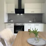 Crown Living Design Maeder - Ideal Fuer Feriengaeste Und Geschaeftsreisende, Gratis Parkplatz, Fahrrad- Und Skiraum, Kueche, Self Check-in Mader