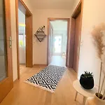 Apartment Crown Living Design Maeder - Ideal Fuer Feriengaeste Und Geschaeftsreisende, Gratis Parkplatz, Fahrrad- Und Skiraum, Kueche, Self Check-in *