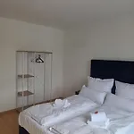 Crown Living Design Maeder - Ideal Fuer Feriengaeste Und Geschaeftsreisende, Gratis Parkplatz, Fahrrad- Und Skiraum, Kueche, Self Check-in 아파트 *