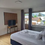 Crown Living Design Maeder - Ideal Fuer Feriengaeste Und Geschaeftsreisende, Gratis Parkplatz, Fahrrad- Und Skiraum, Kueche, Self Check-in Apartment *