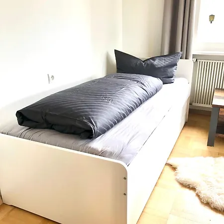 Crown Living Design - 2 Schlafzimmer - Kueche - Gratis Parkplatz - Abstellraum Fuer Fahrraeder/ski Appartement