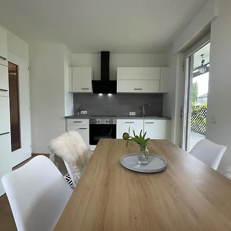 Crown Living Design Maeder - Ideal Fuer Feriengaeste Und Geschaeftsreisende, Gratis Parkplatz, Fahrrad- Und Skiraum, Kueche, Self Check-in * Mader
