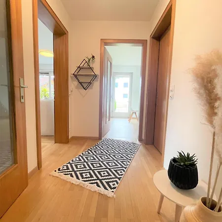 Appartement Crown Living Design - 2 Schlafzimmer - Kueche - Gratis Parkplatz - Abstellraum Fuer Fahrraeder/ski *