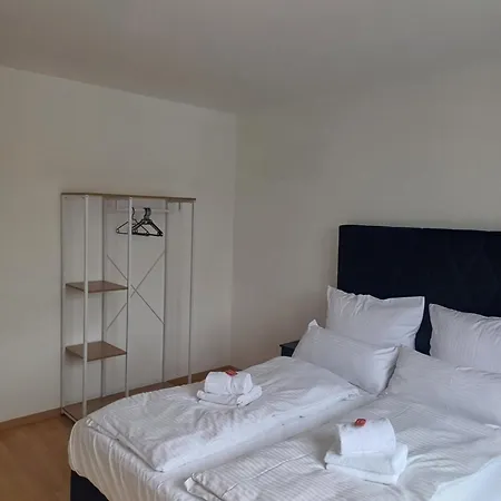 Crown Living Design - 2 Schlafzimmer - Kueche - Gratis Parkplatz - Abstellraum Fuer Fahrraeder/ski Appartement *