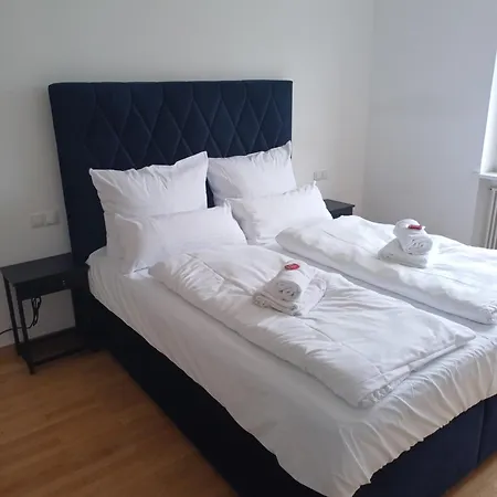 Crown Living Design - 2 Schlafzimmer - Kueche - Gratis Parkplatz - Abstellraum Fuer Fahrraeder/ski